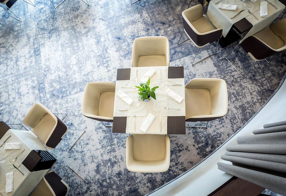 Qubus Hotel Kielce Bagian luar foto