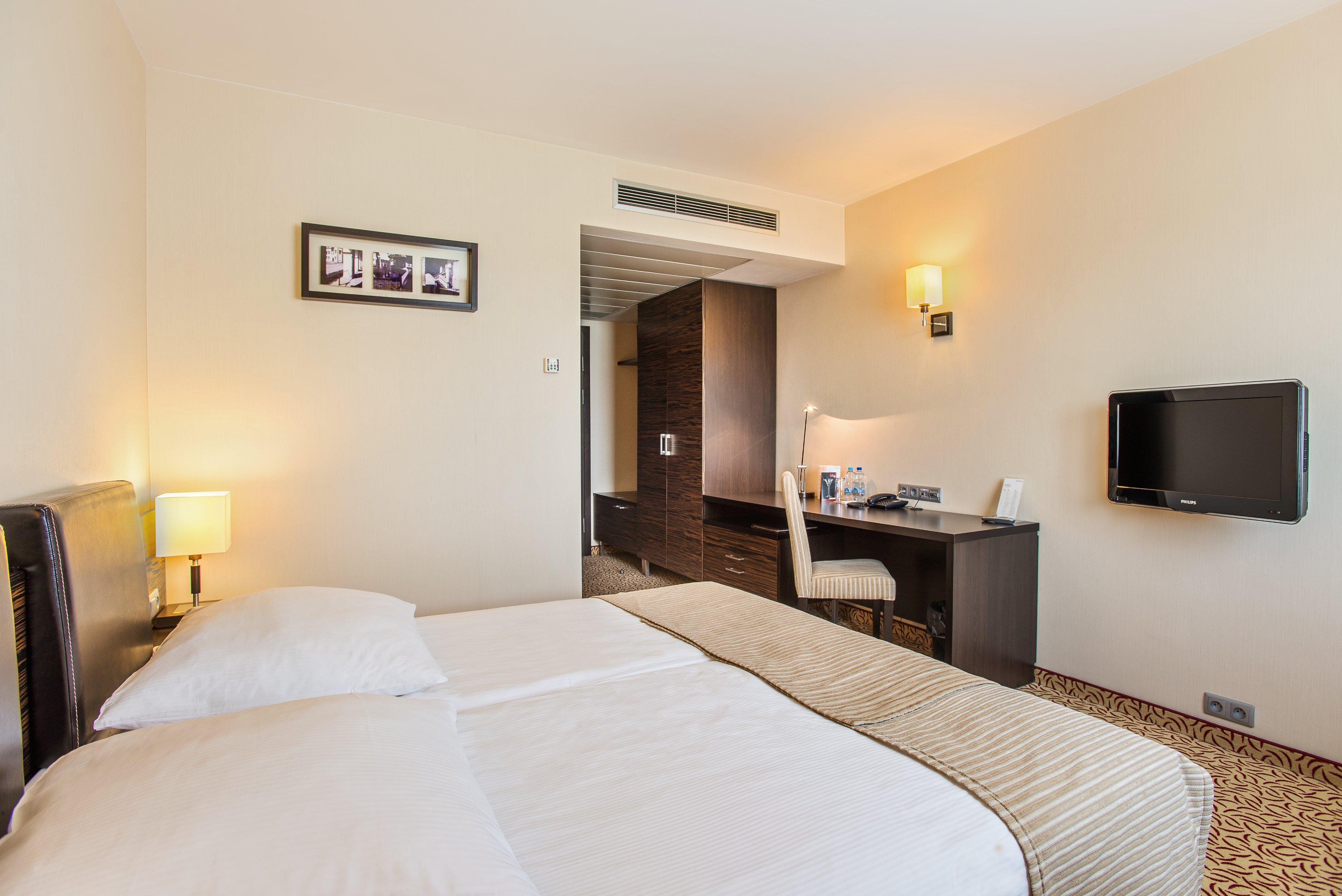 Qubus Hotel Kielce Bagian luar foto