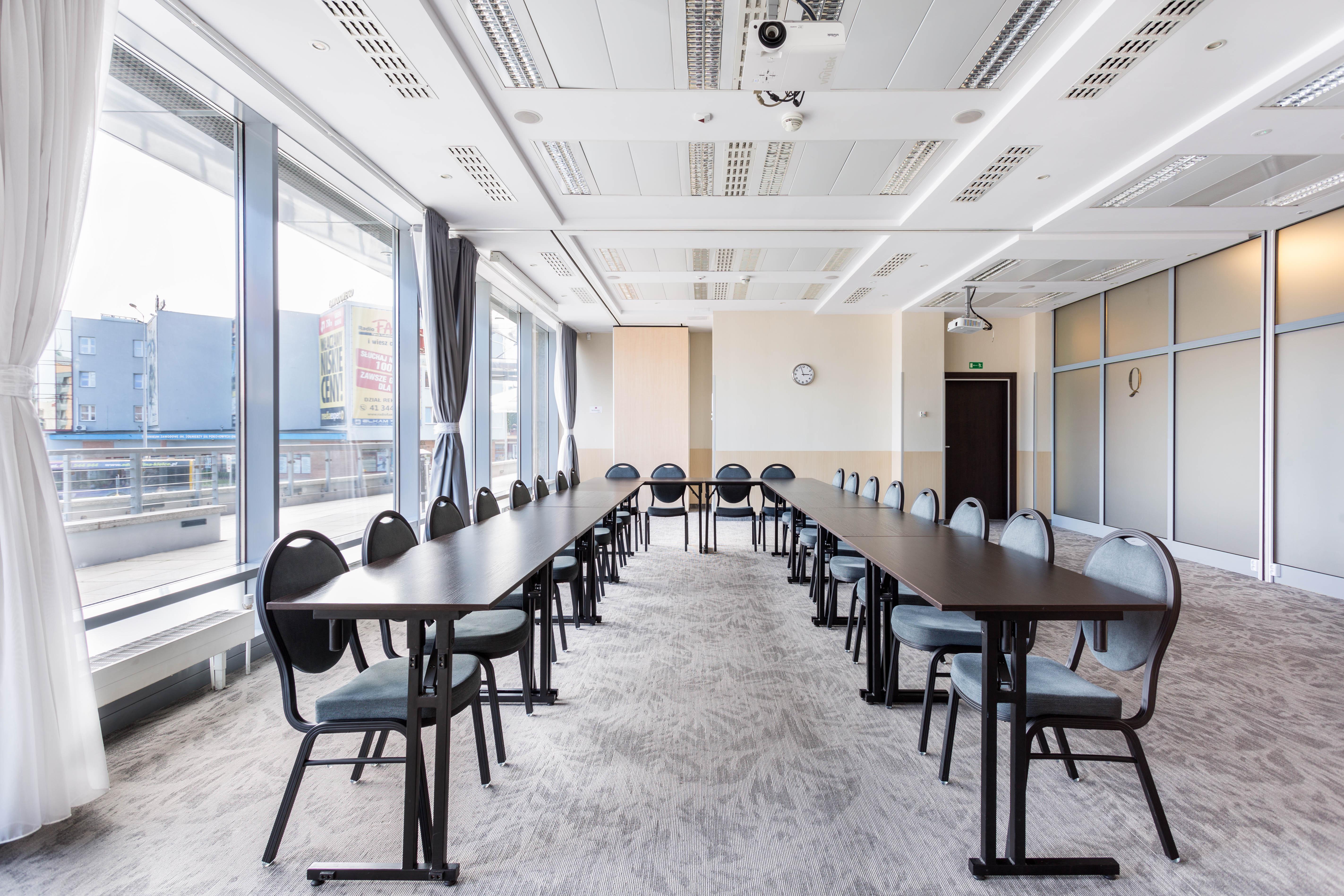 Qubus Hotel Kielce Bagian luar foto