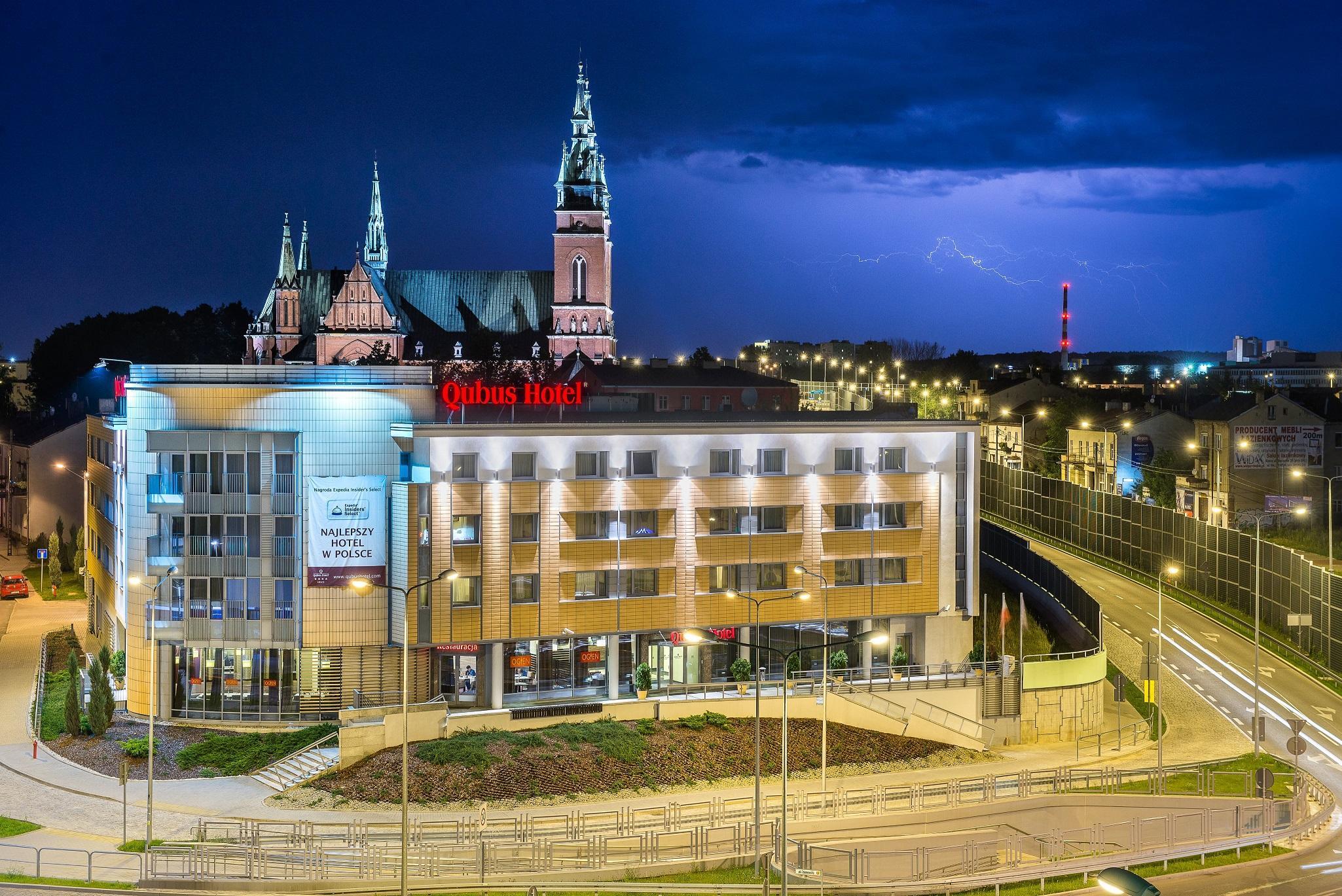 Qubus Hotel Kielce Bagian luar foto
