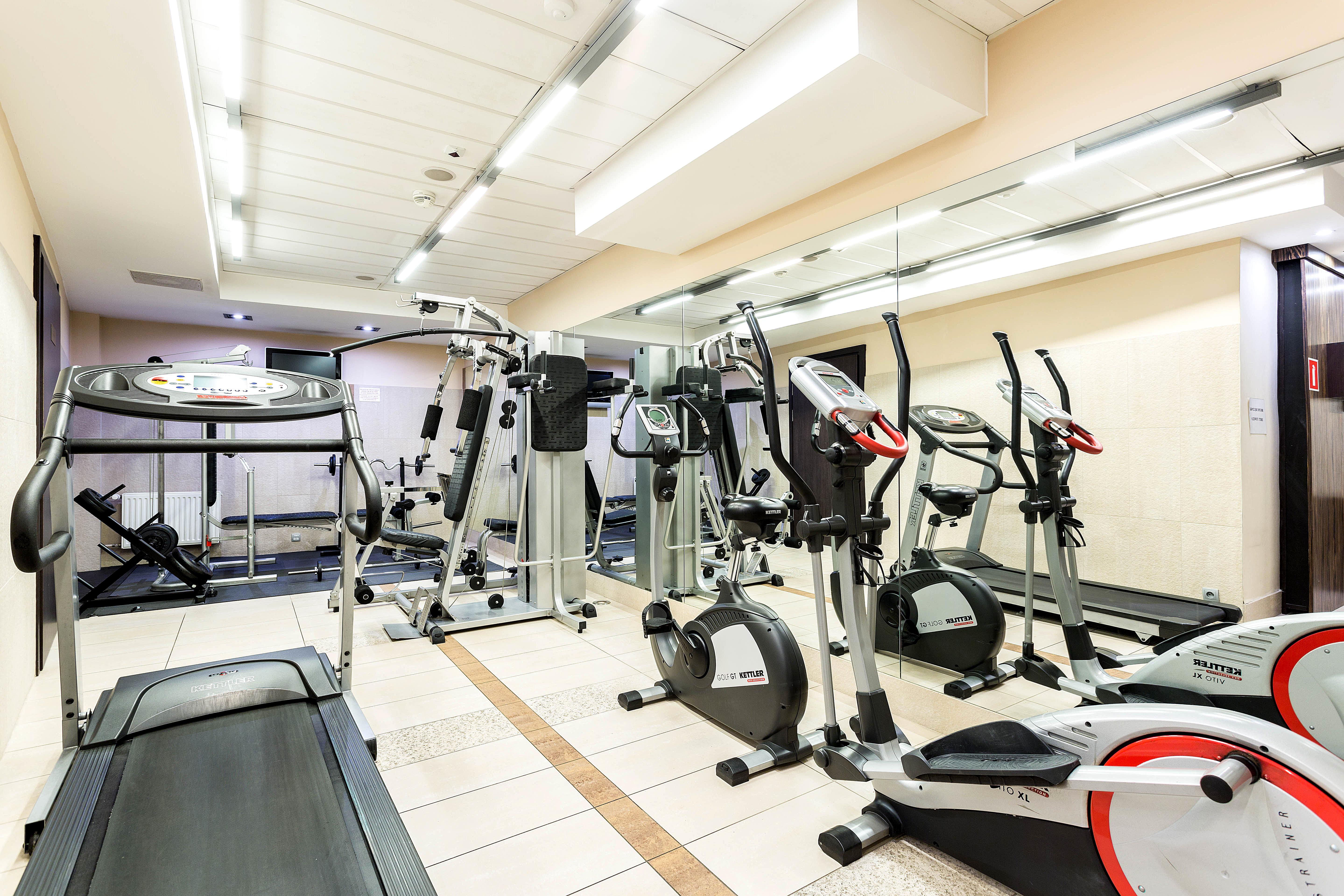 Qubus Hotel Kielce Bagian luar foto