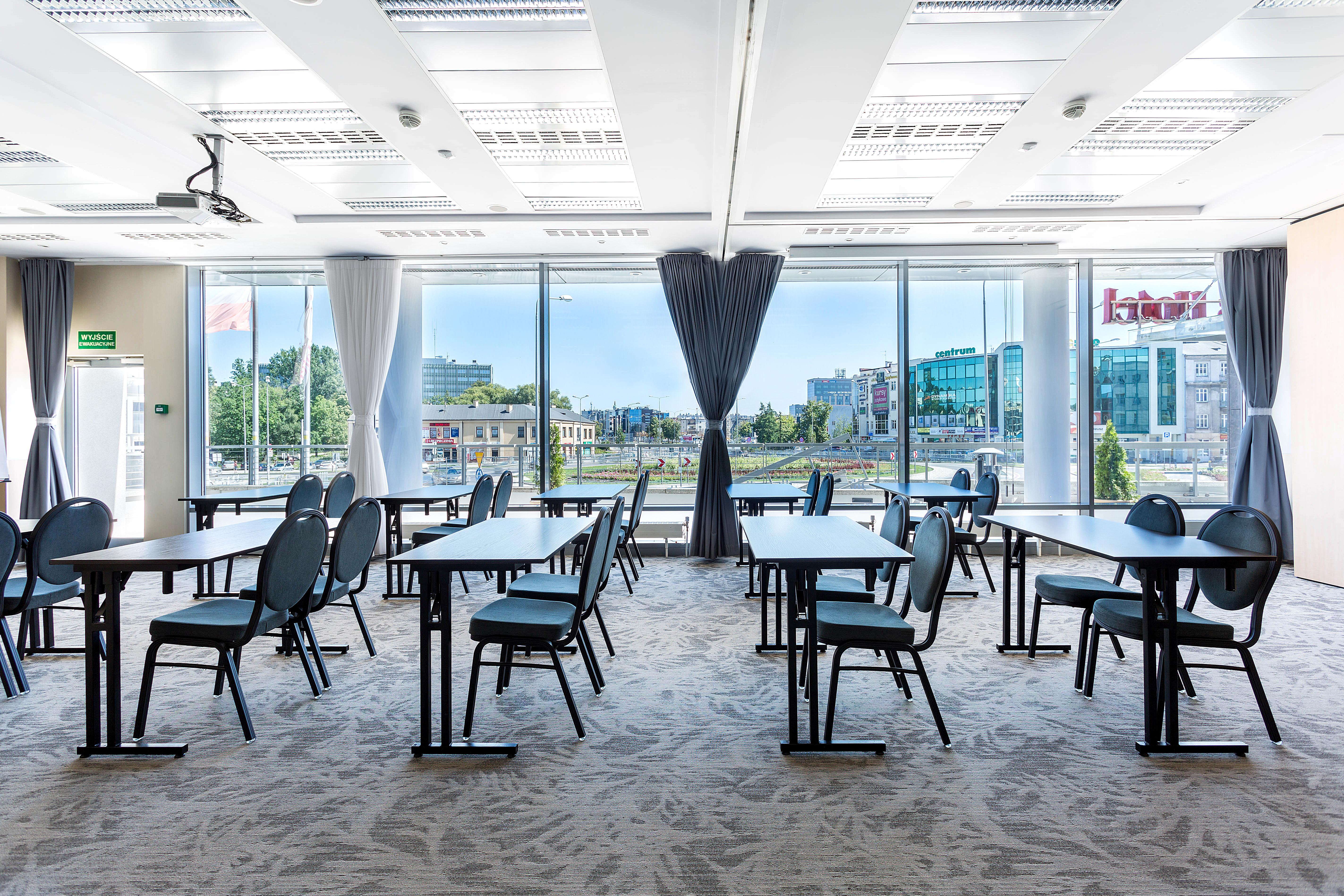 Qubus Hotel Kielce Bagian luar foto