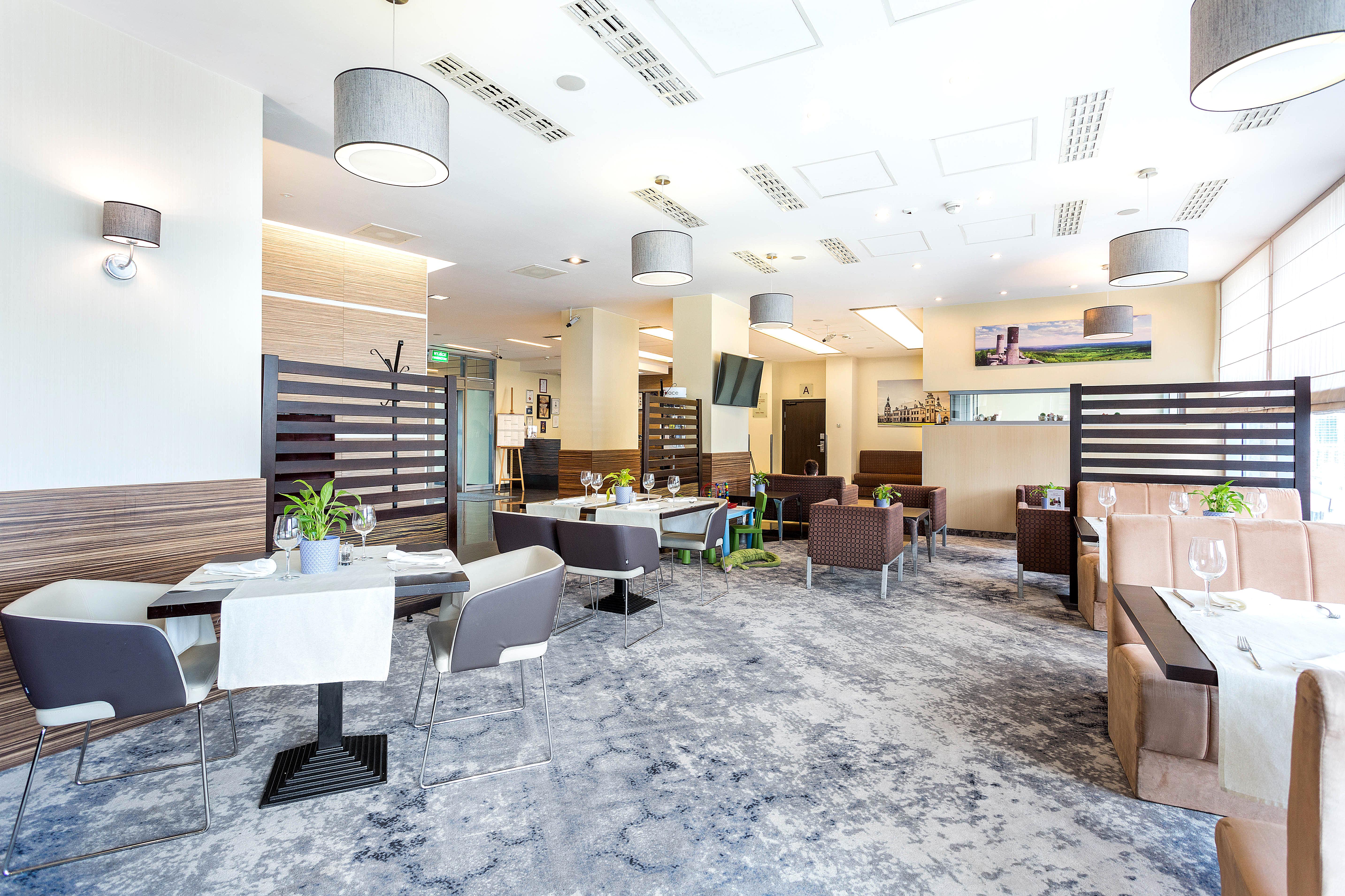 Qubus Hotel Kielce Bagian luar foto