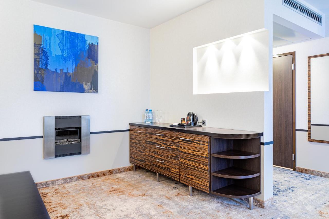 Qubus Hotel Kielce Bagian luar foto