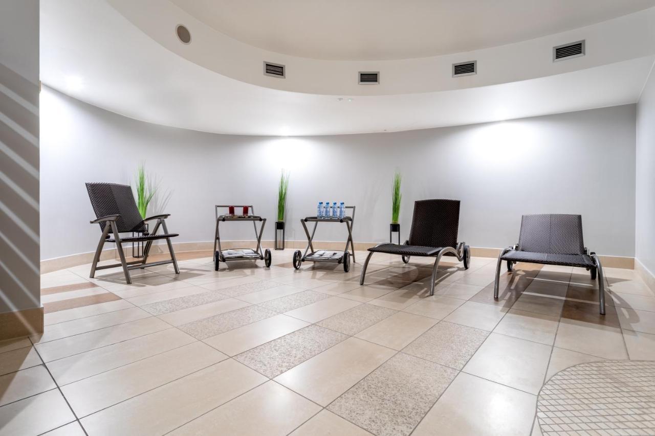 Qubus Hotel Kielce Bagian luar foto