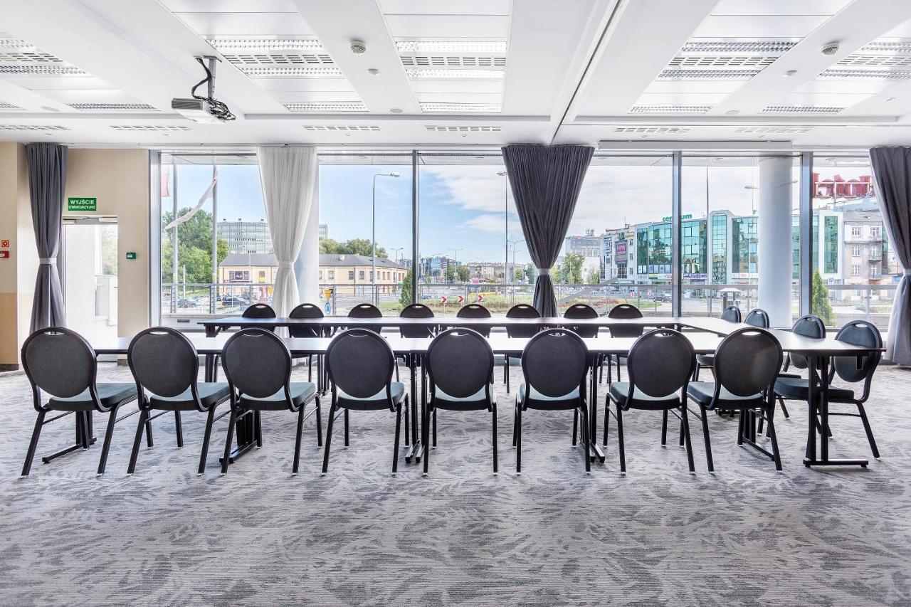 Qubus Hotel Kielce Bagian luar foto