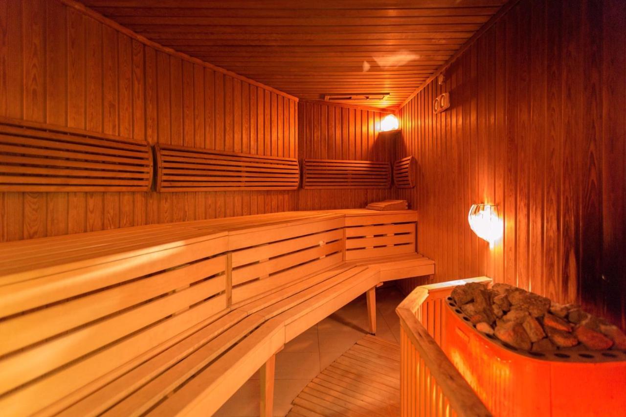 Qubus Hotel Kielce Bagian luar foto
