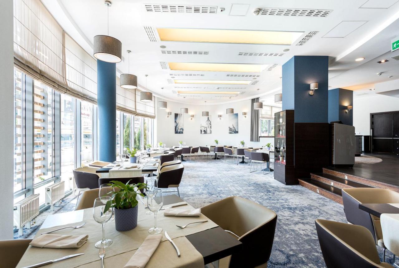 Qubus Hotel Kielce Bagian luar foto