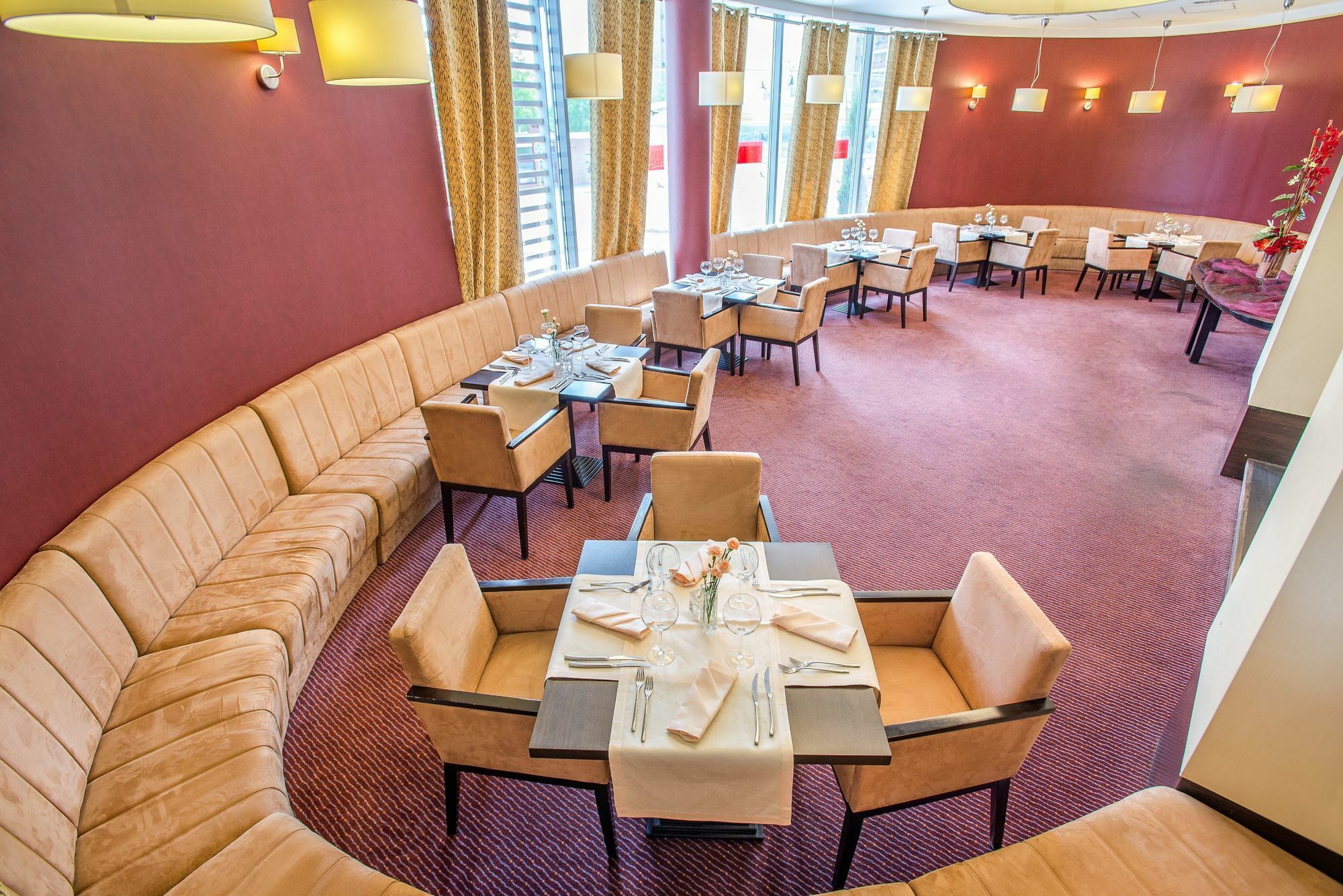 Qubus Hotel Kielce Bagian luar foto