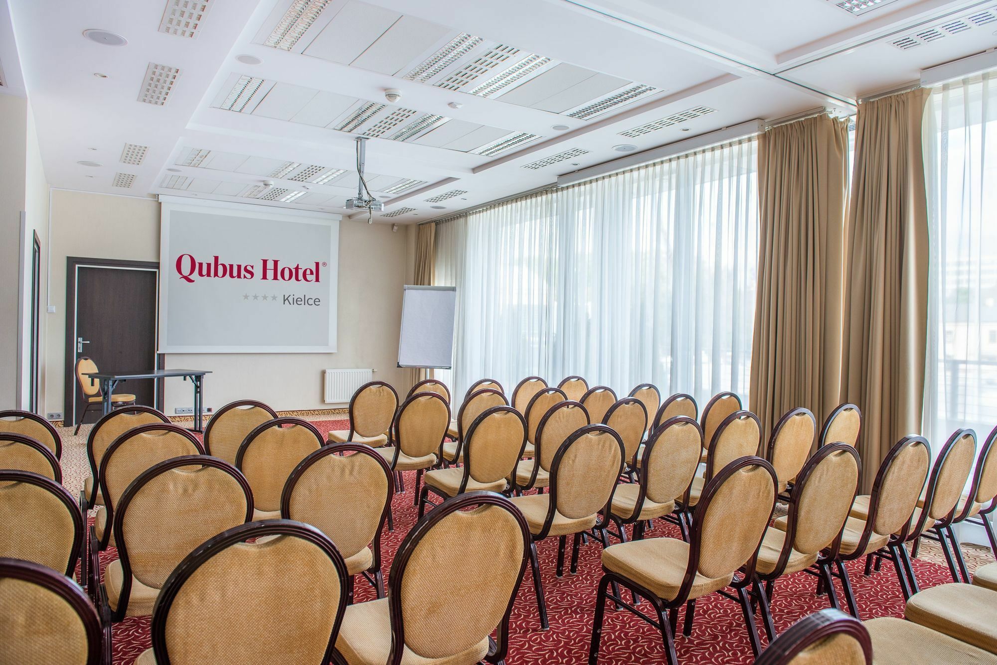 Qubus Hotel Kielce Bagian luar foto