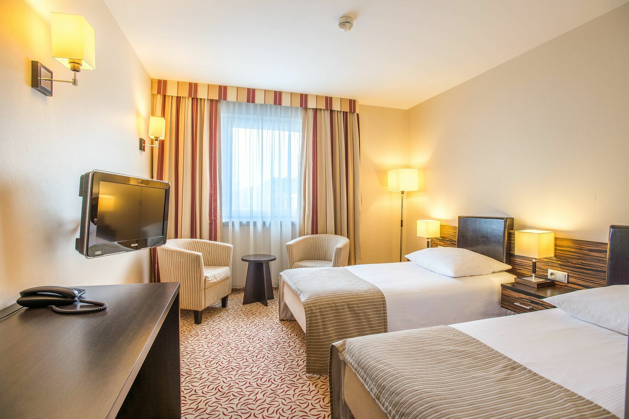 Qubus Hotel Kielce Bagian luar foto