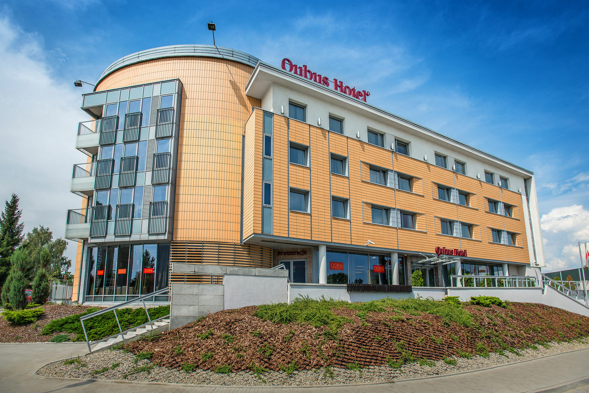 Qubus Hotel Kielce Bagian luar foto