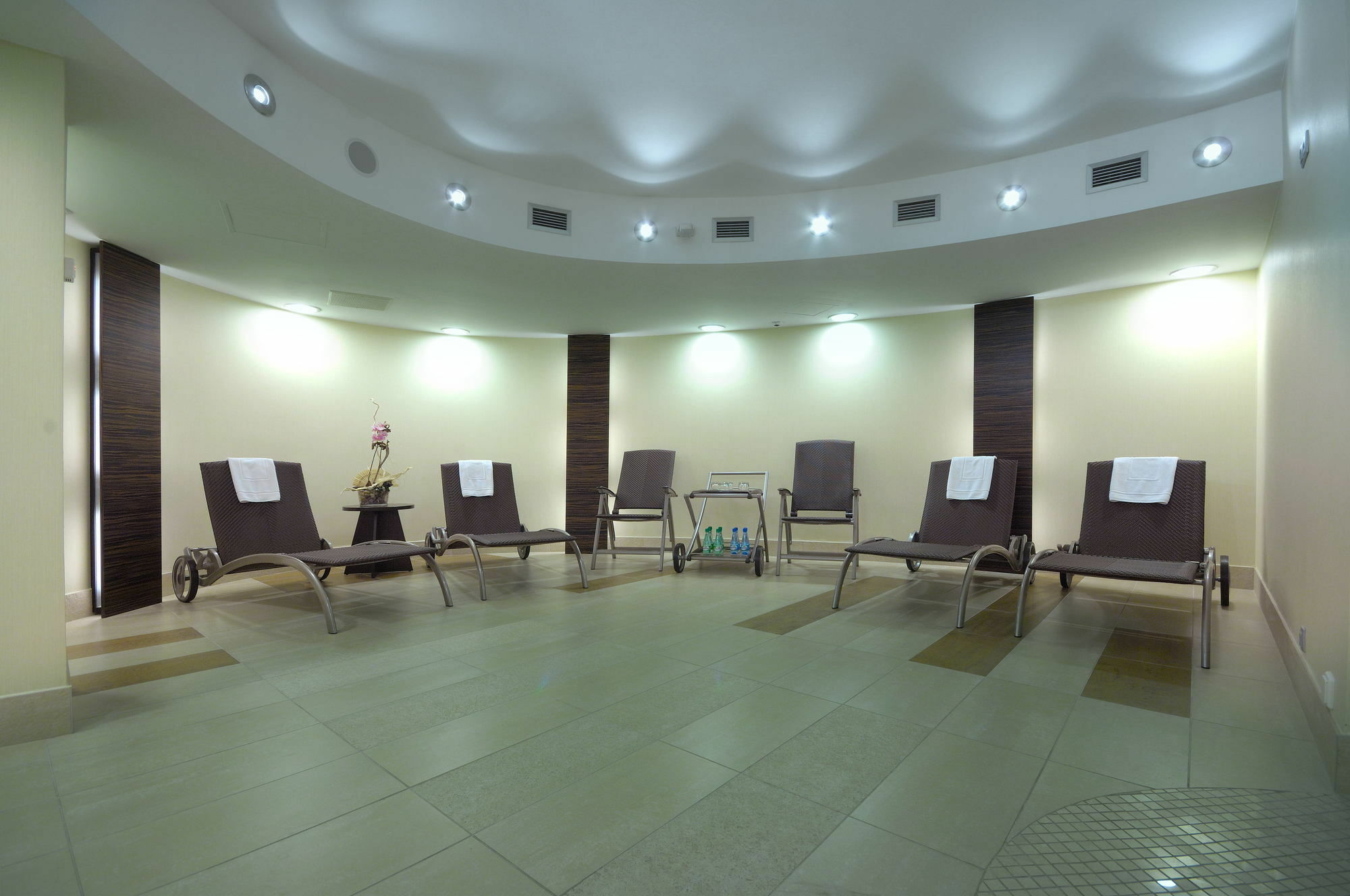 Qubus Hotel Kielce Bagian luar foto