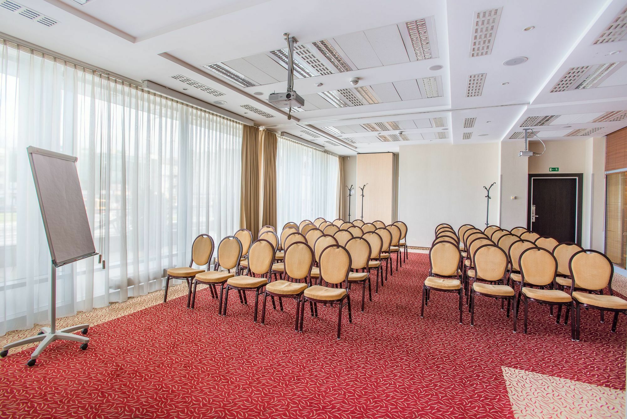 Qubus Hotel Kielce Bagian luar foto