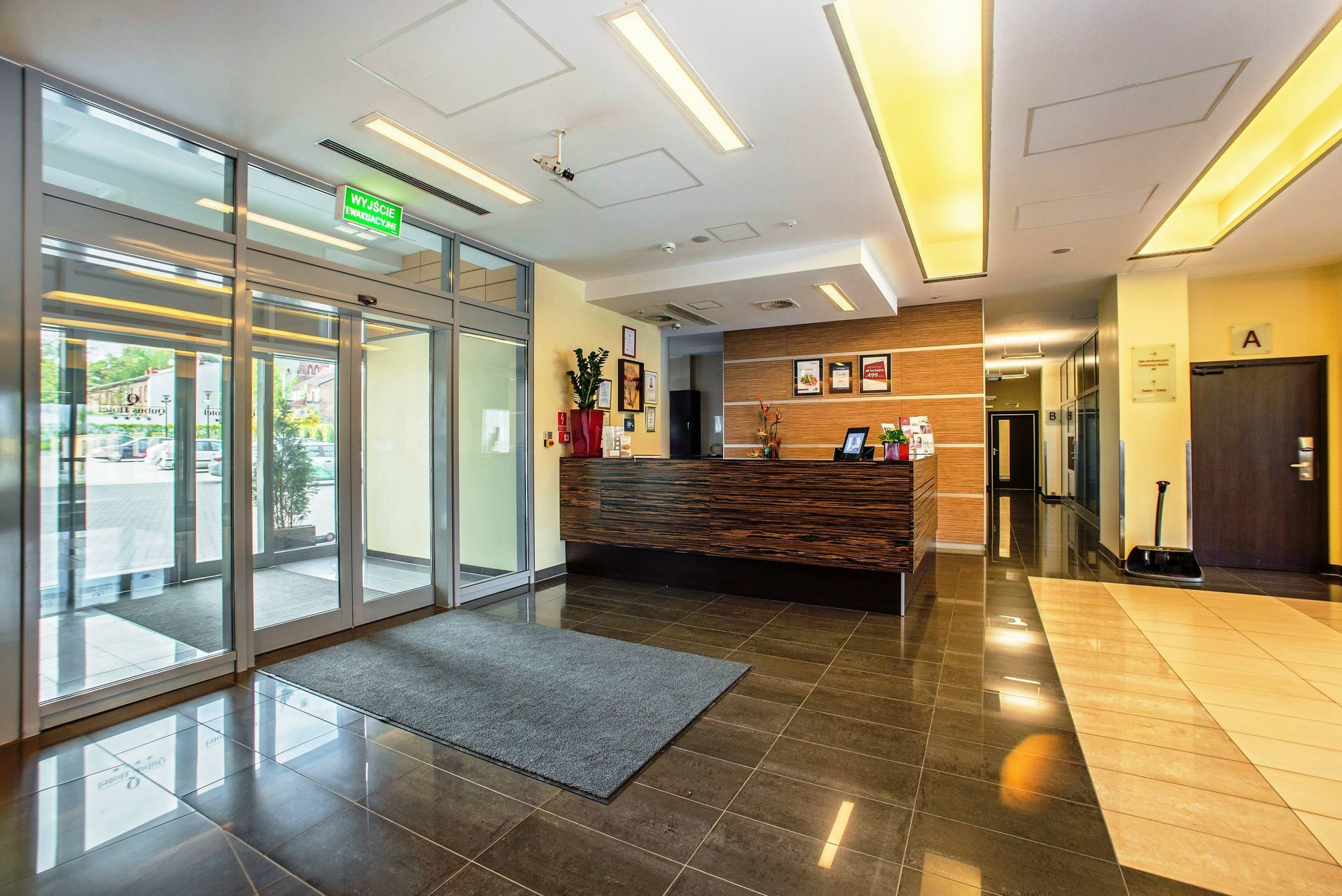 Qubus Hotel Kielce Bagian luar foto